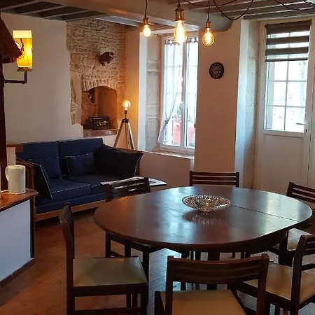 Maison De Bourg A A 2 Pas De La ホテル 3*